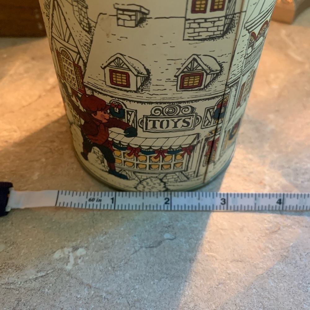 Vintage Christmas Tin Can Children Snow Ball Fight Made In Taiwan - Picture 5 of 6